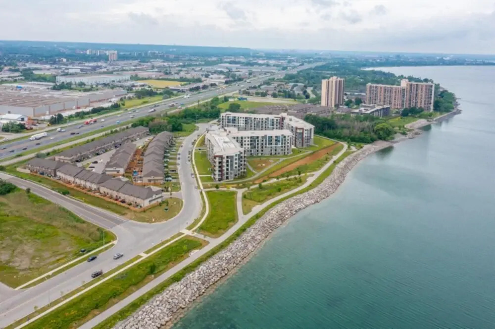 4BR 3BA Townhouse on Lake Ontario Free Parking Gym 4