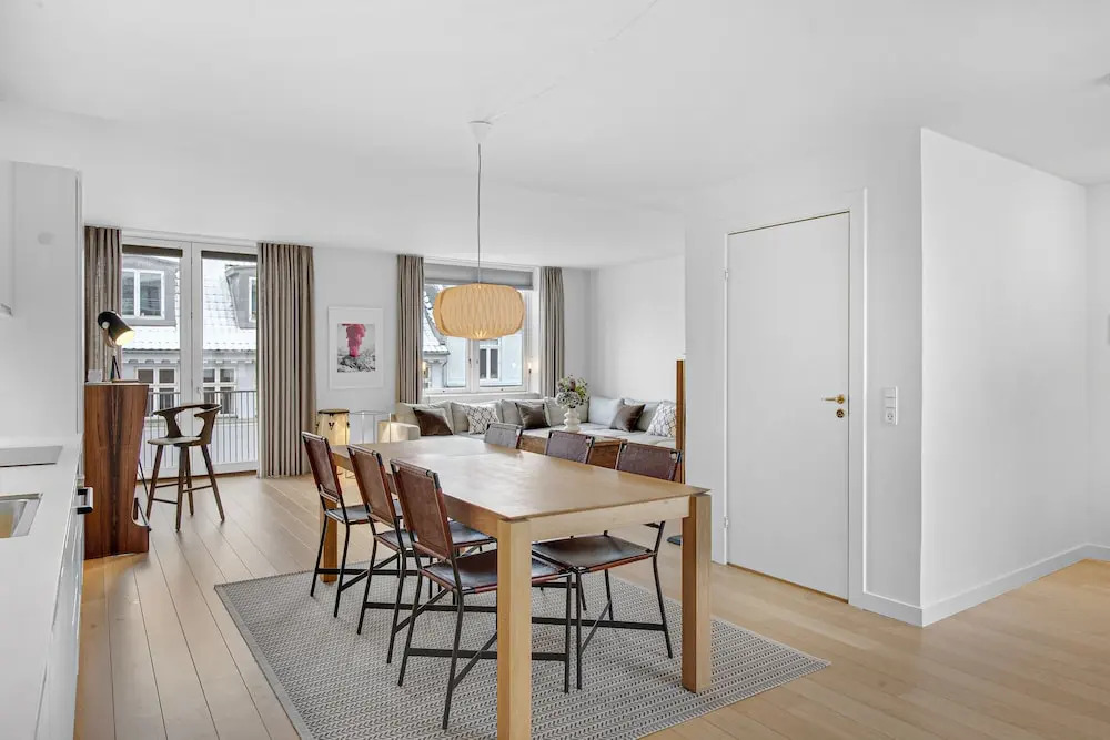 Sanders Monarch - Nice 1-bdr Apt With Balconies