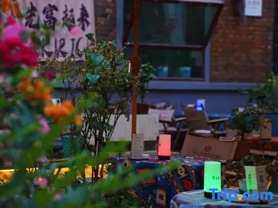 Hua'er Homestay (Bell Tower)