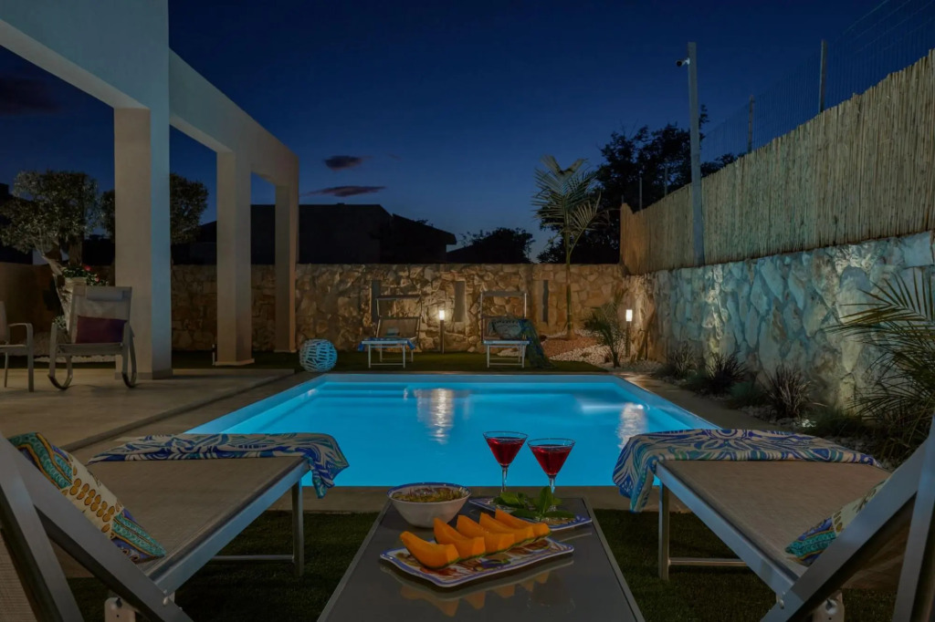 Villa Shamsi, heated pool and beach at 70 mt-Villa shamsi