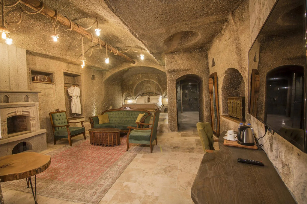 Hera Cave Suites