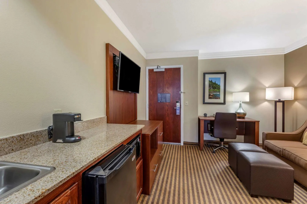 Comfort Suites Visalia - Convention Center