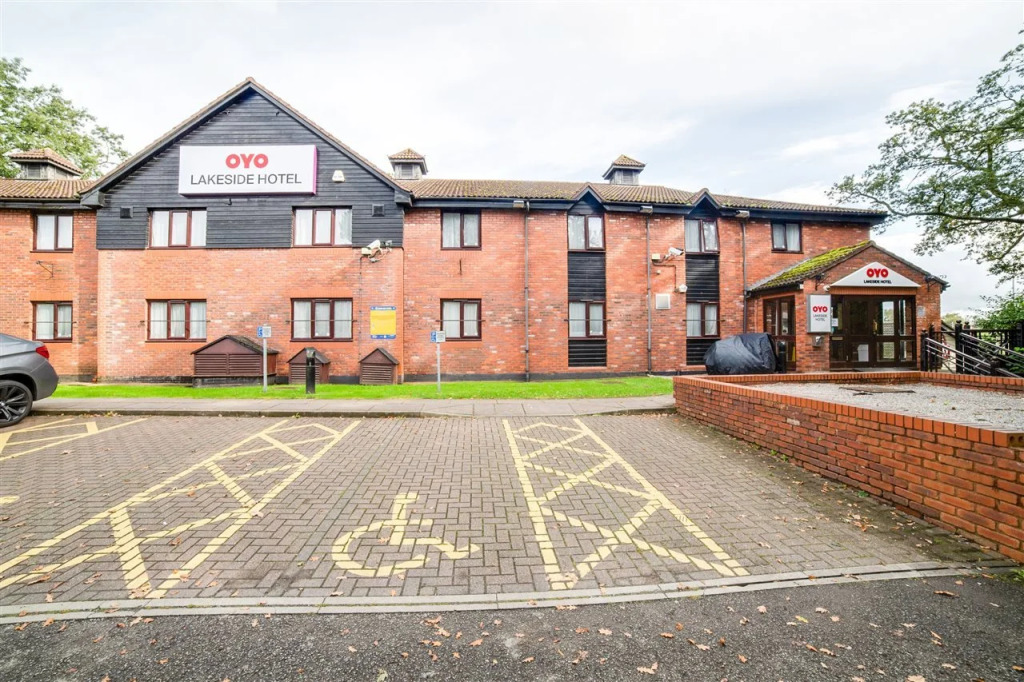 OYO Lakeside Haydock Hotel, St Helens, A580 East Lancs, Garswood Old Road