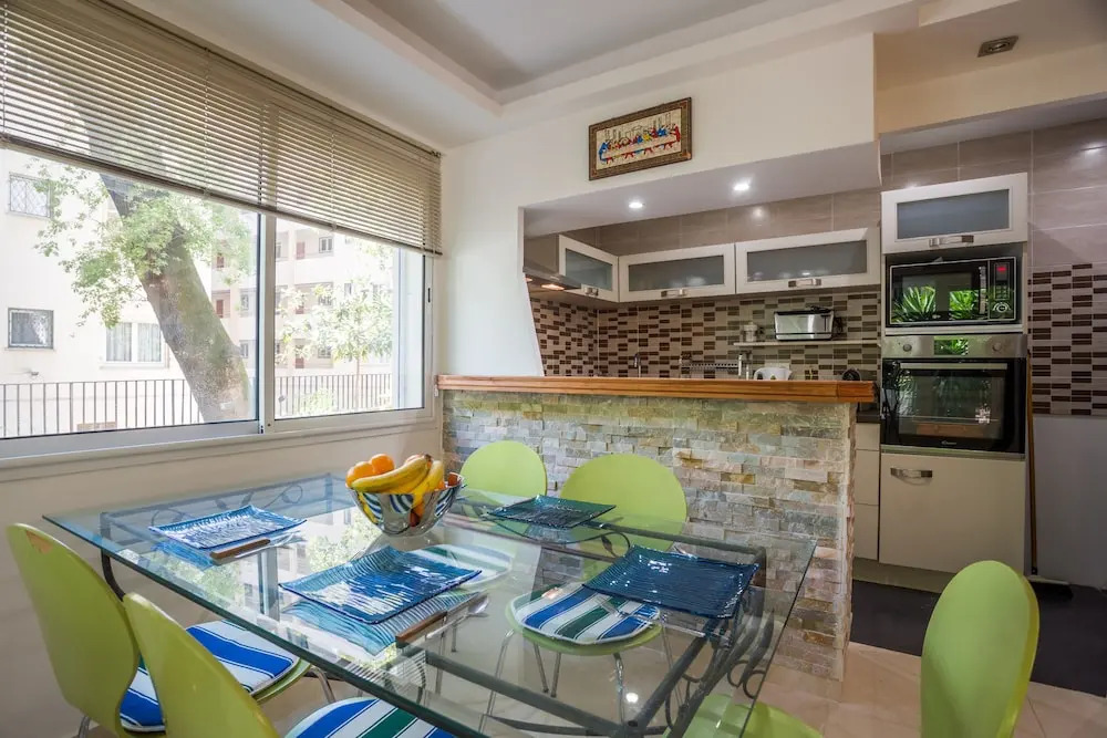 2 BDRM flat with 260m2 garden-Congress/Beaches by Weekome