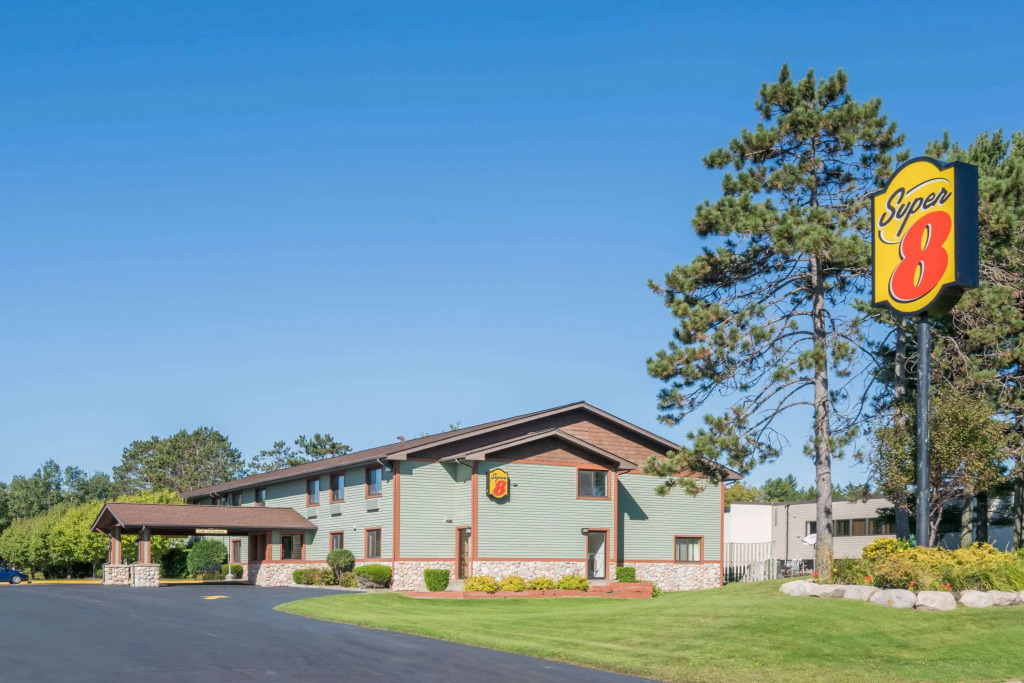 Super 8 by Wyndham Baxter/Brainerd Area