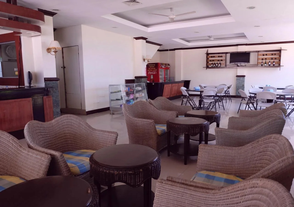 BlueFins Resort