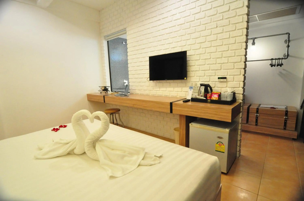 Forty Winks Phuket Hotel