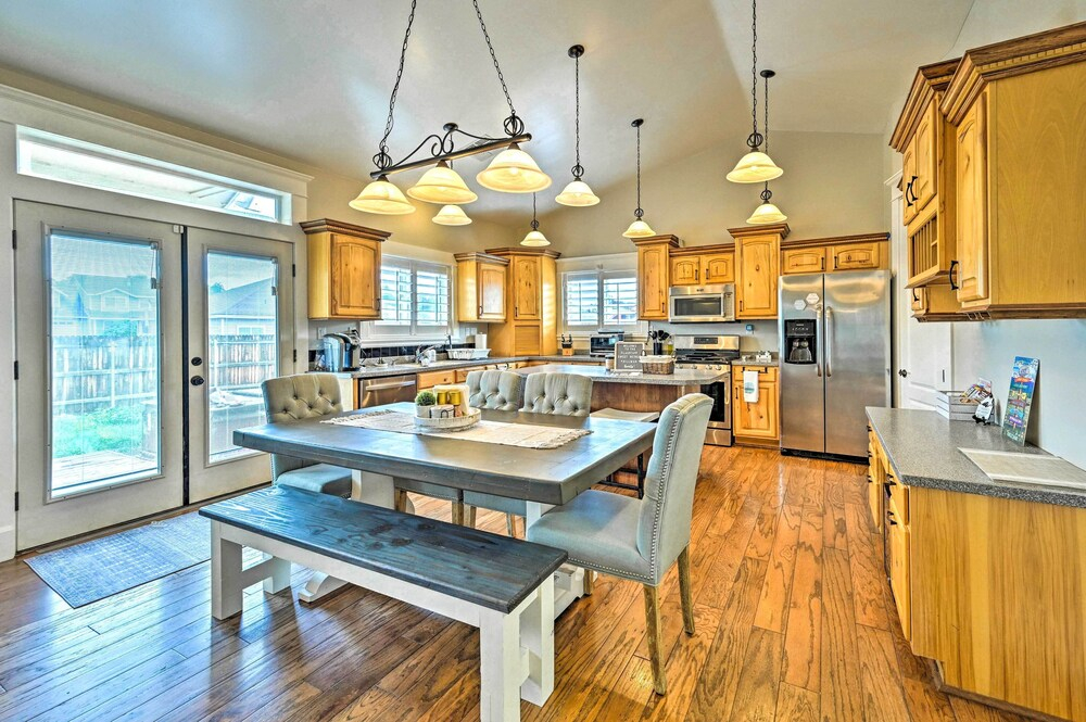 Bellemont Family Home w/ Hot Tub & Playground Set