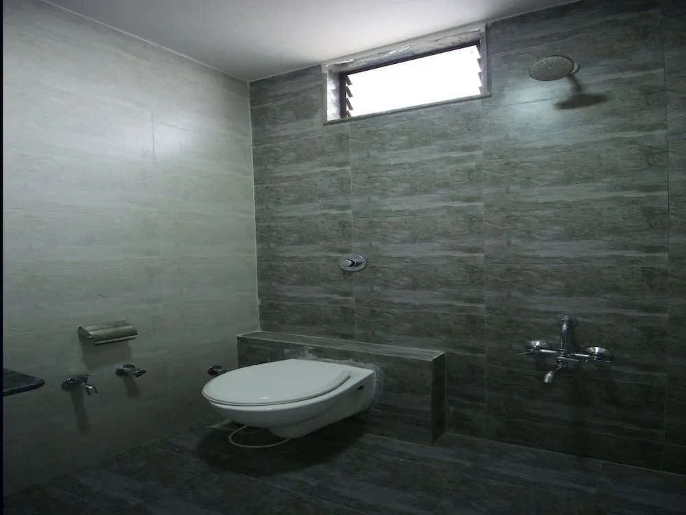 OYO 8864 Hotel Royal City