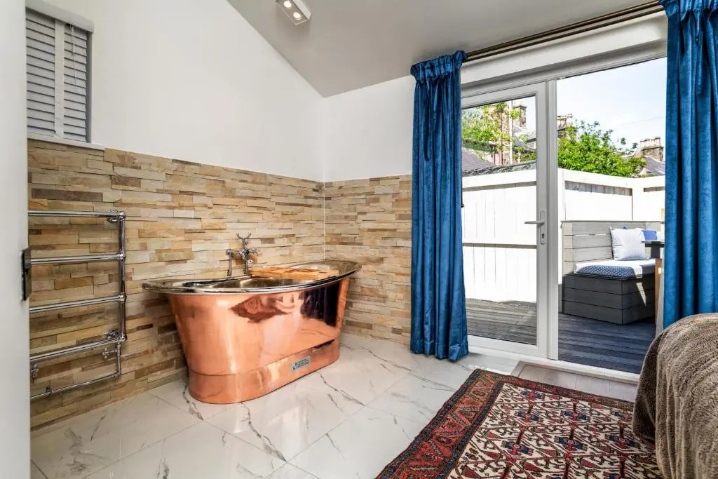 Relax in Super Size Copper Tub - 2 bedroom villa