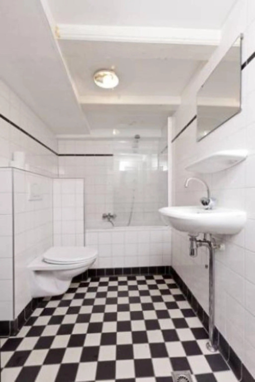 Railway to Amsterdam Center Apartment
