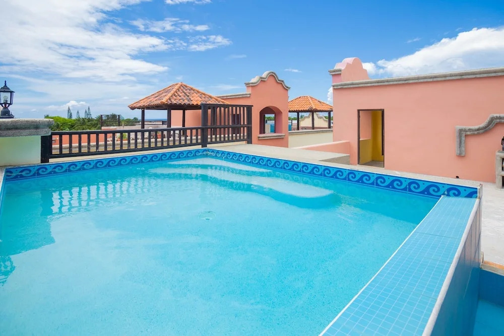 Gecko Getaway 2 Bedroom Condo by RedAwning