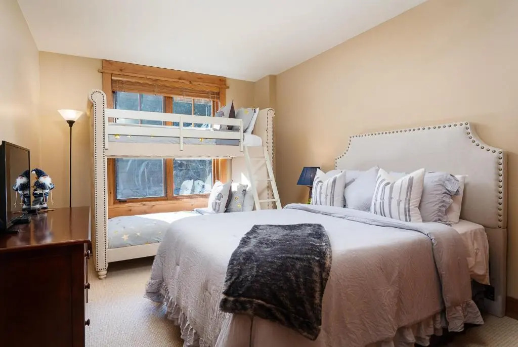 Cozy Ski-In/Ski-Out Northstar Village Residence - Big Horn 408