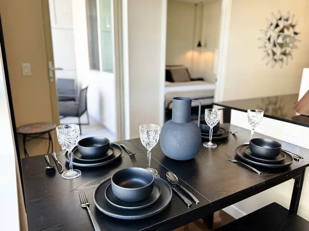 Stylish Retreat W Pool GYM Parking 10min to Cedars