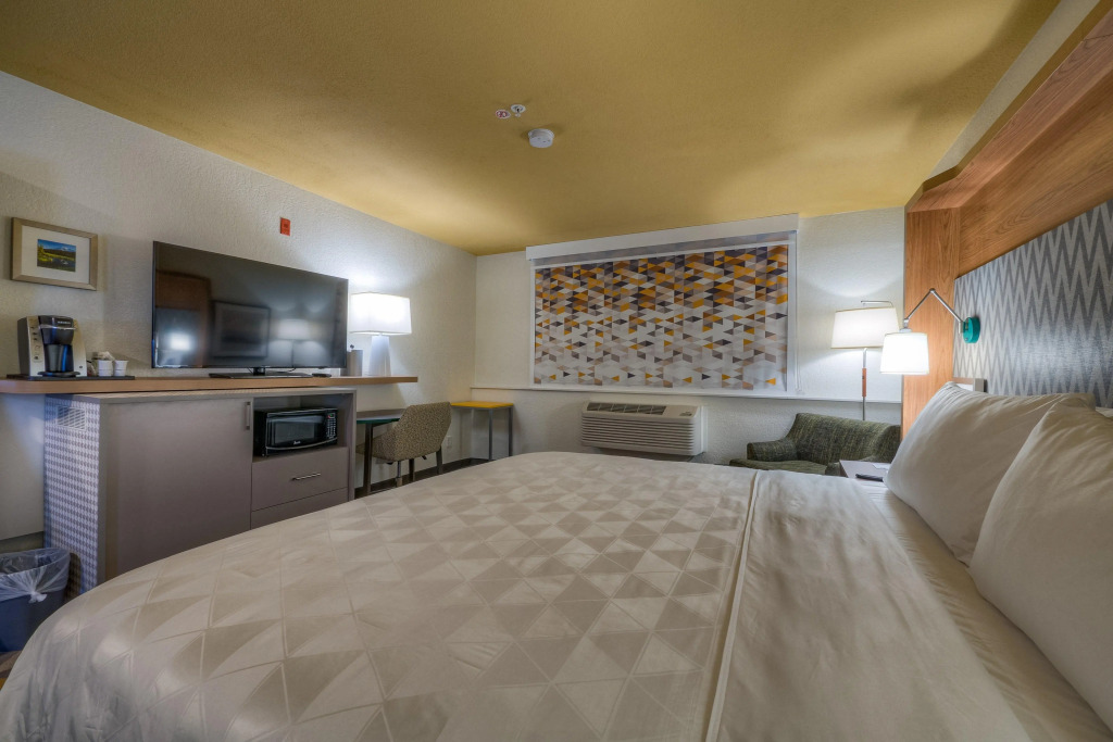 Holiday Inn Tacoma Mall by IHG