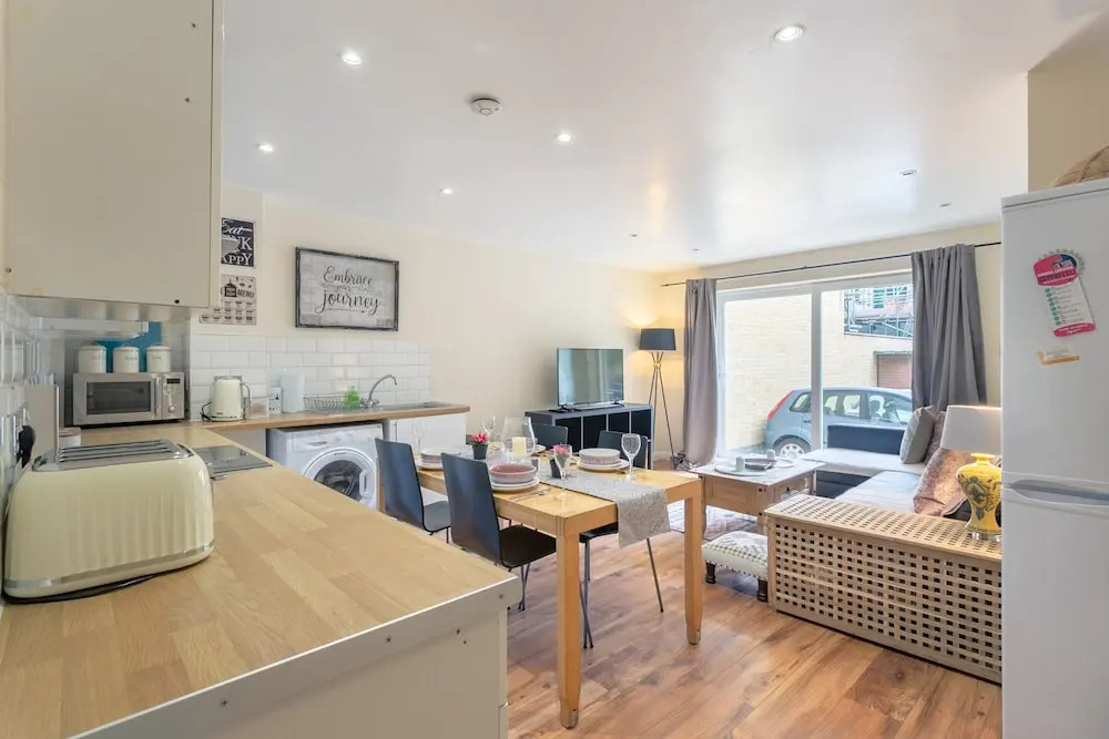 Stylish 4 Bedroom Property in East London