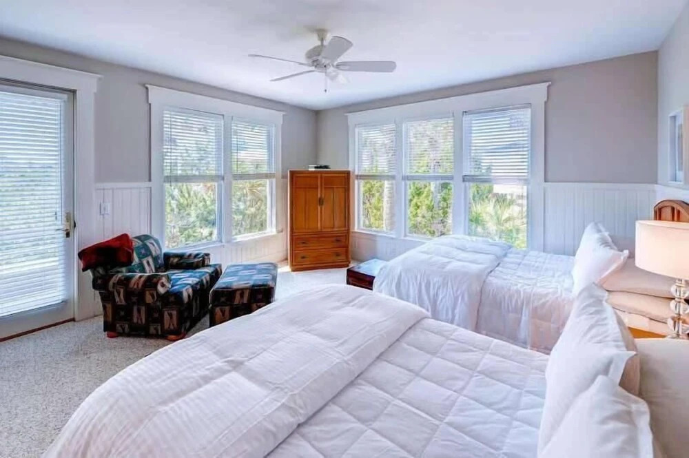 Sandbagger 5 Bedroom Holiday Home By Bald Head Island