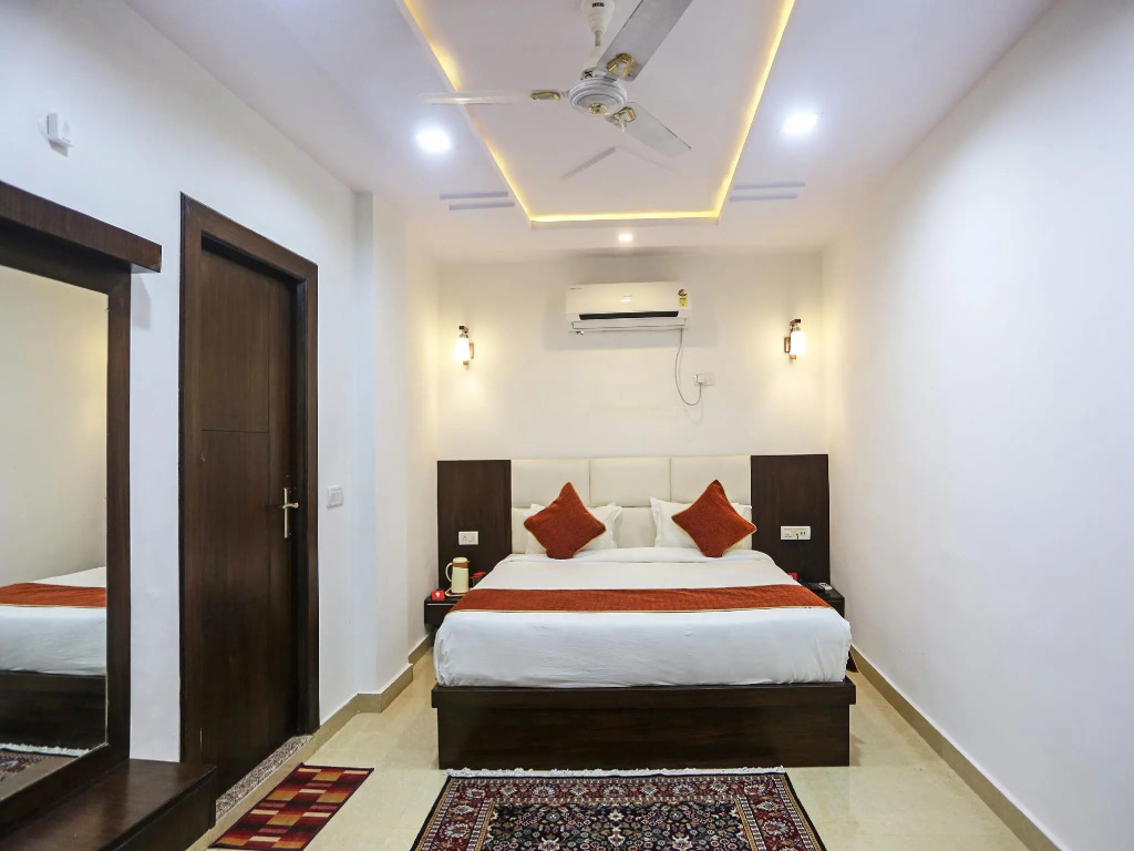 OYO 6388 Hotel NR Inn