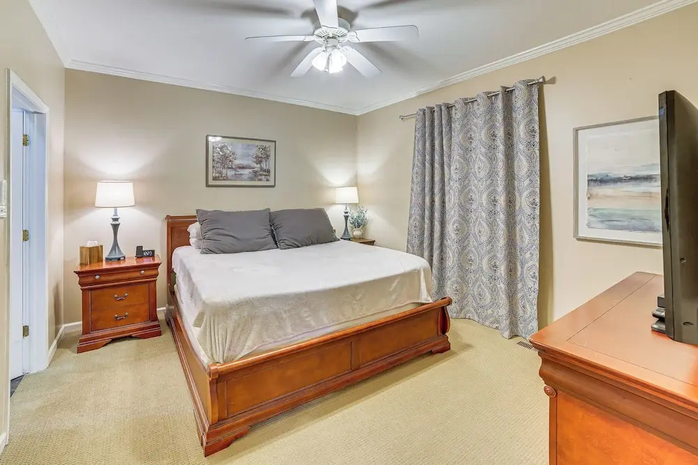 2 Mi to Branson Landing: Quiet Home w/ Lake View