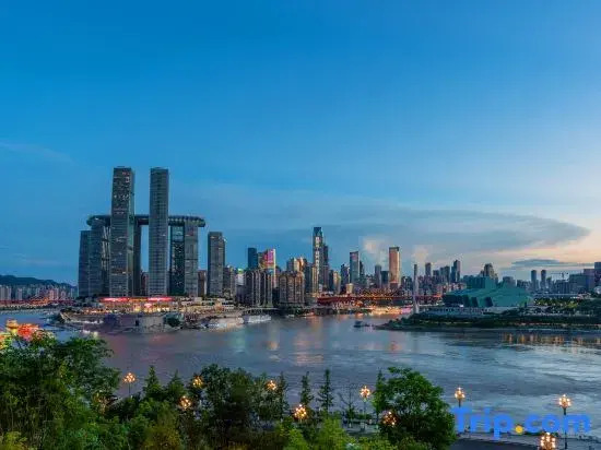 Kyriad Hotel (Chongqing Dadukou Pedestrian Street Xinshancun Light Rail Station)