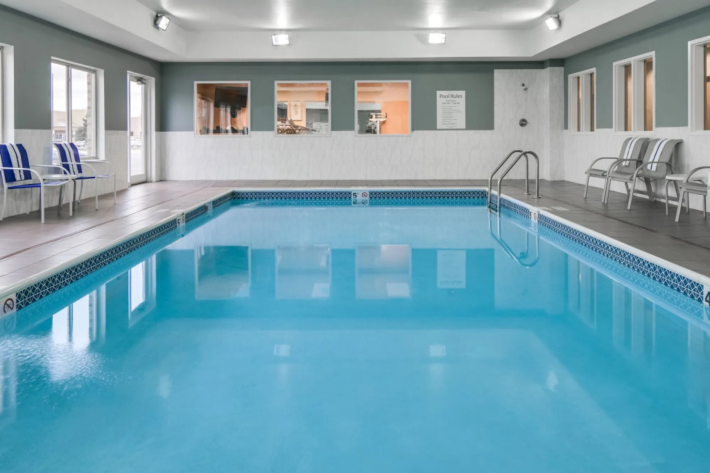 Holiday Inn Express & Suites Clinton by IHG