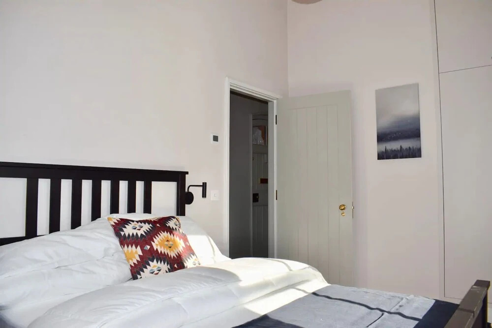 Serene And Modern 2 Bedroom Cottage