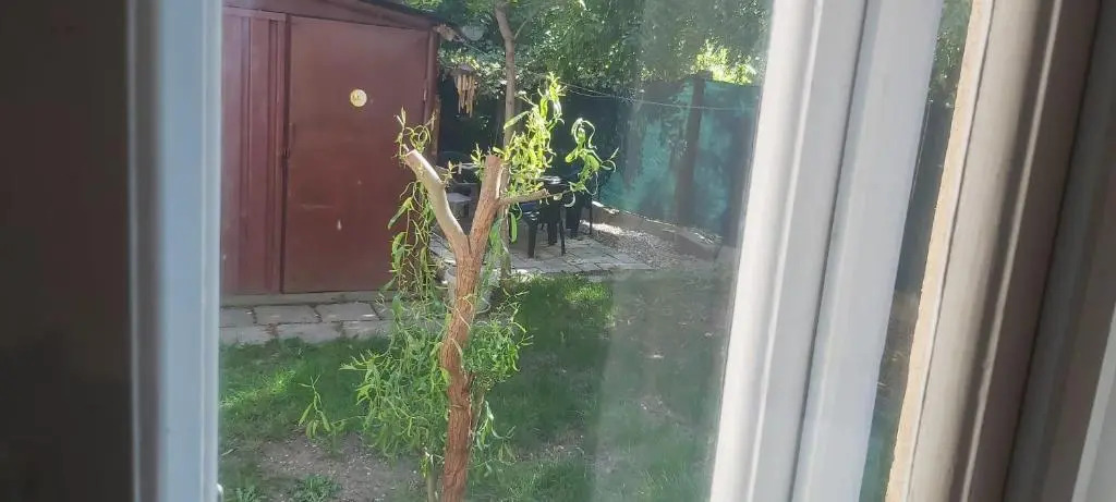 Family 4 rooms apartment in house with garden