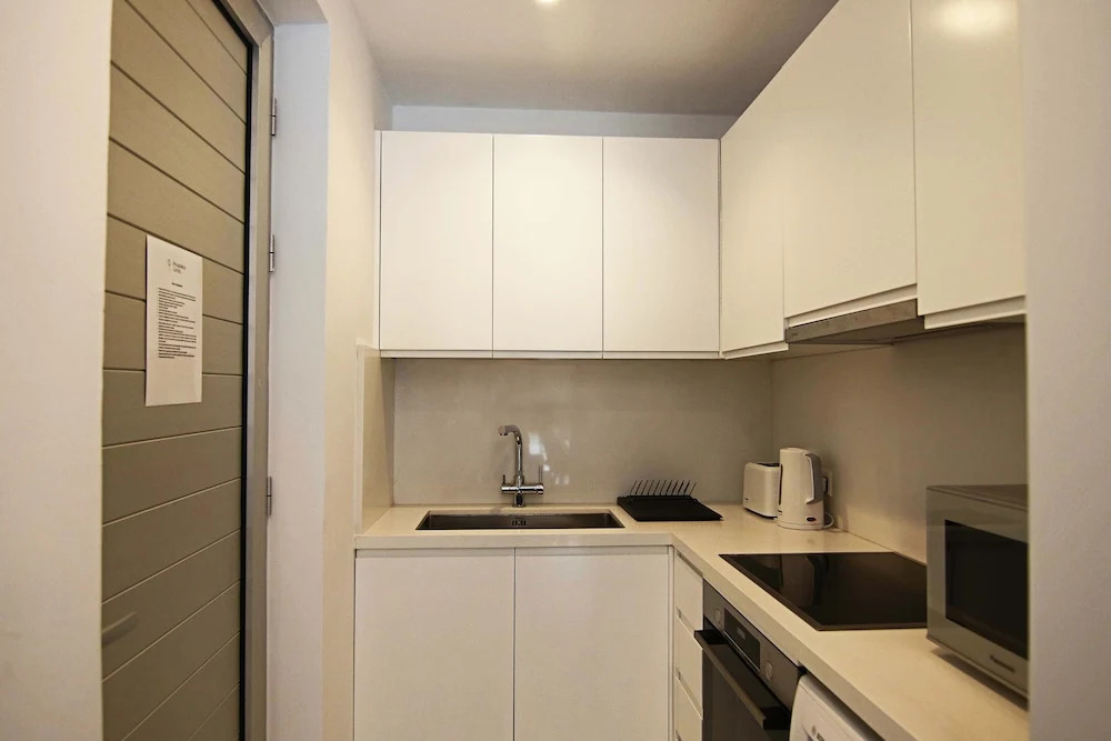 Phaedrus Living: Seaside Deluxe Flat Harbour 106