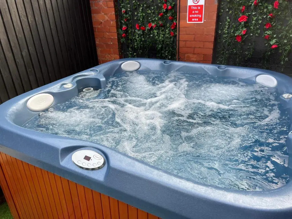 Friends House, Hot Tub, Sleeps 8