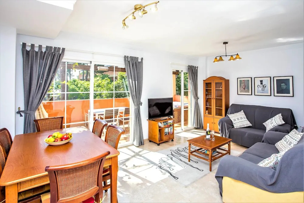 3 bed apartment close to beach BB43
