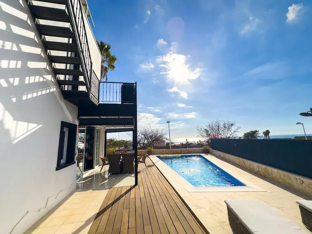 Heated Pool Stunning Sea Views