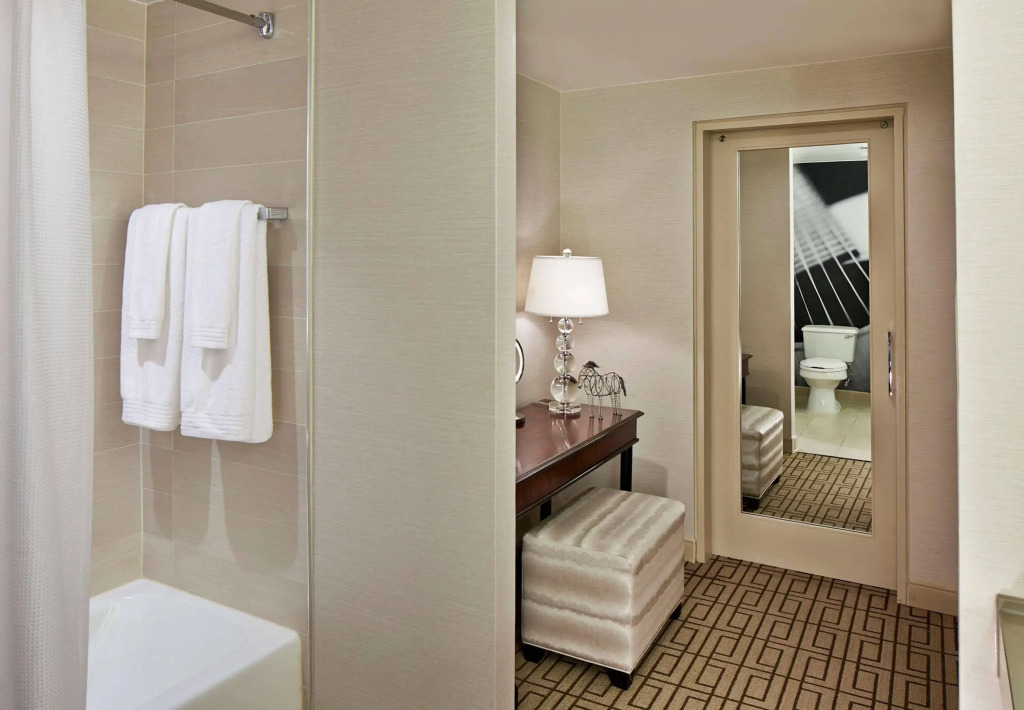 Renaissance Austin Hotel
