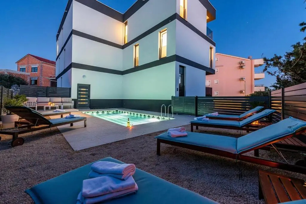 Apartments House Novel