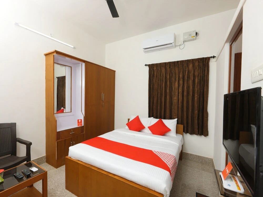 OYO 13858 Rithus Residency