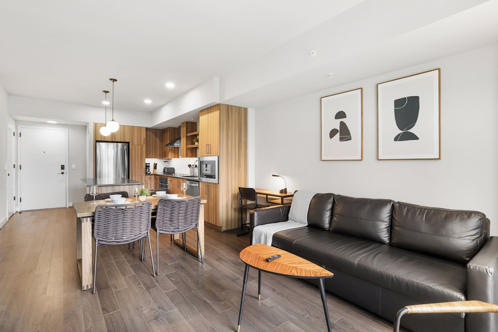 Condo The Earl