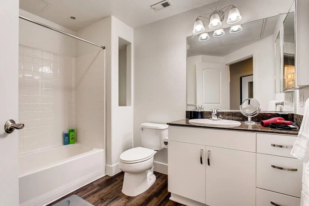 Amazing San Diego 2BR/2.5 Bath With Free Parking! (FV5)