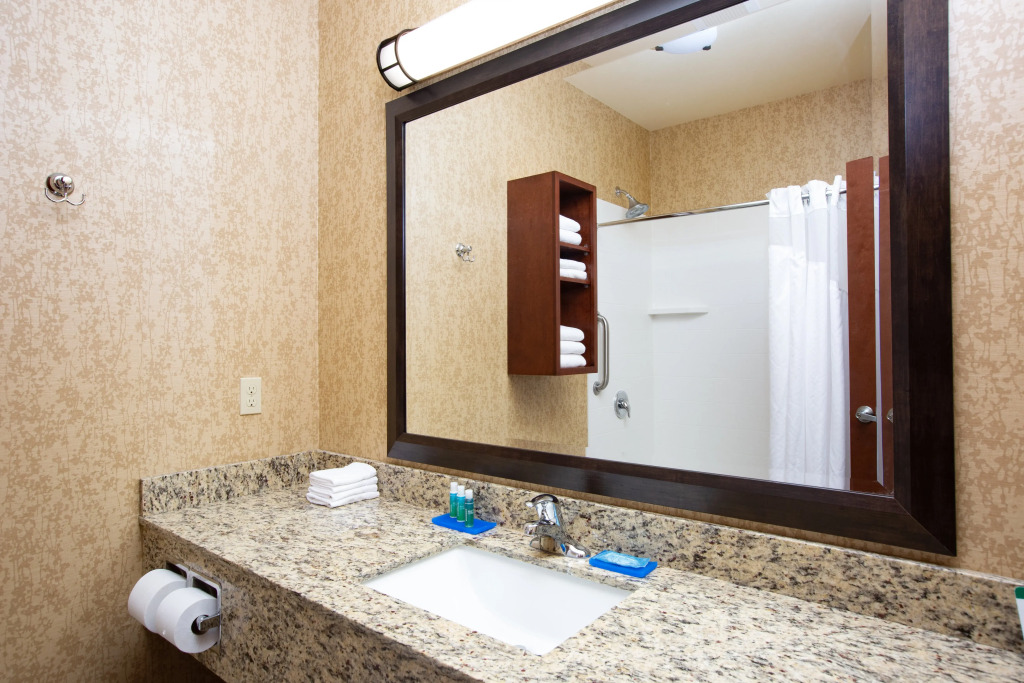 Holiday Inn Express Hotel & Suites Astoria by IHG