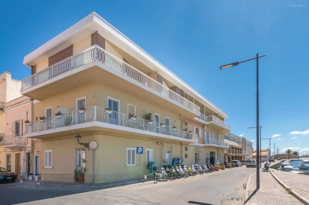 AQUAMADRE Suites - CF Suites