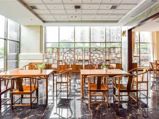 Hongqiao International Hotel (Yichang Yanjiang Avenue Natural Tower)