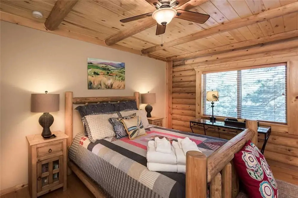 Mountain Valley View - Three Bedroom Cabin with Hot Tub