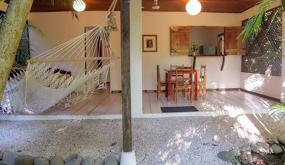 Colibri Surf House & Flats