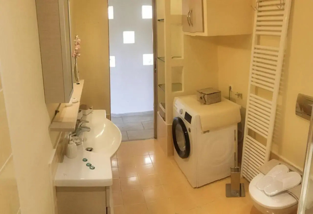 A7 Beauty Vouliagmeni Apt in a unique Spot