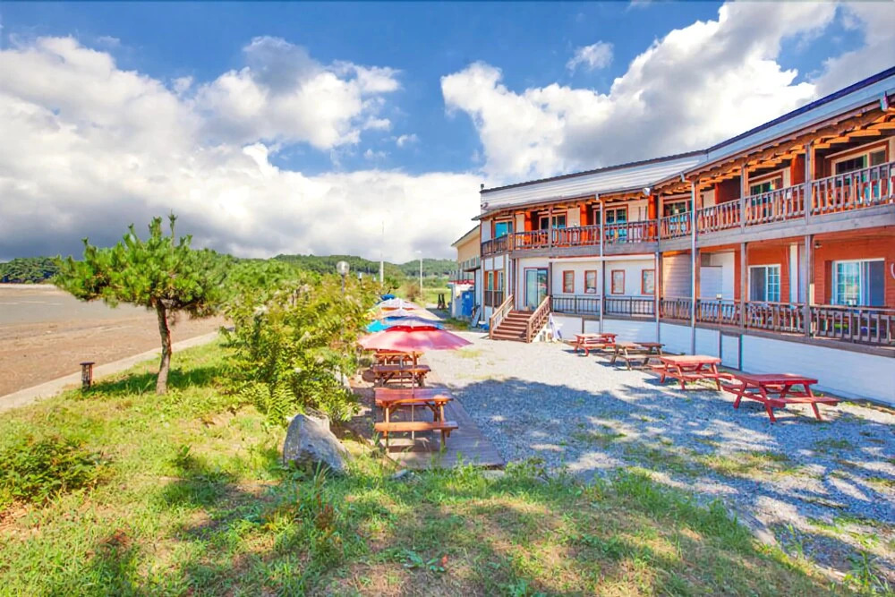 Anmyeondo Badaneun-boigo Pension