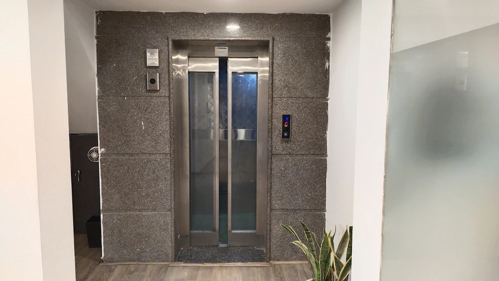 Lime Tree Hotel - Near Medanta Hospital