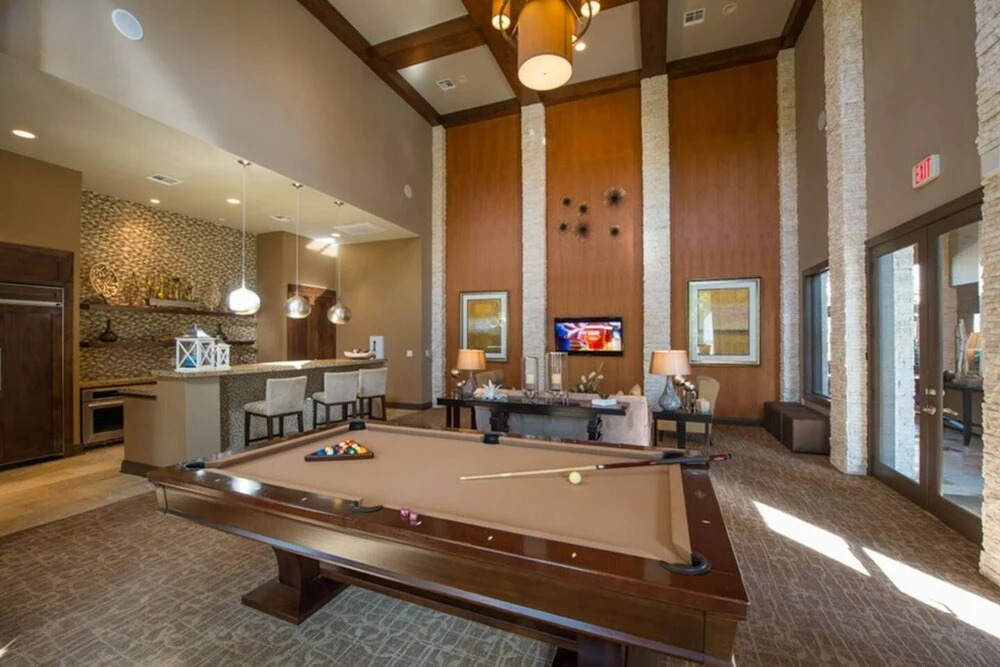 Stunning Modern Home Gated Community Pool & Gym