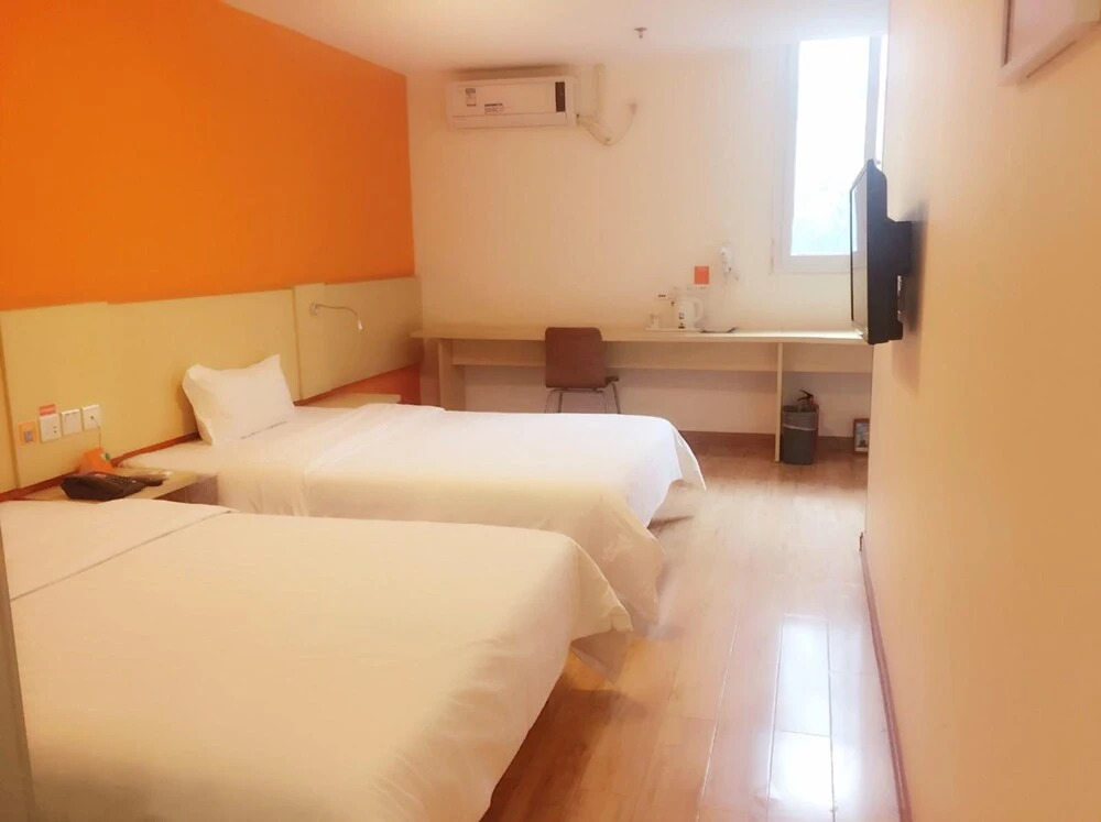 7Days Inn Guangzhou Huangcun subway station
