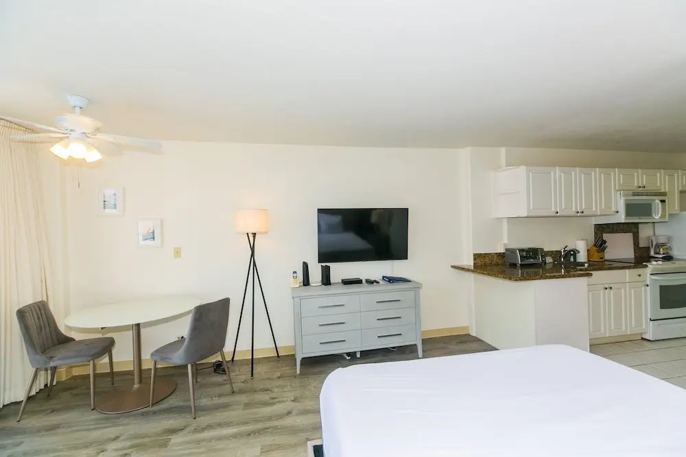 Ilikai Marina Studio City View Condos with Fully Equipped Kitchens & Free Wifi