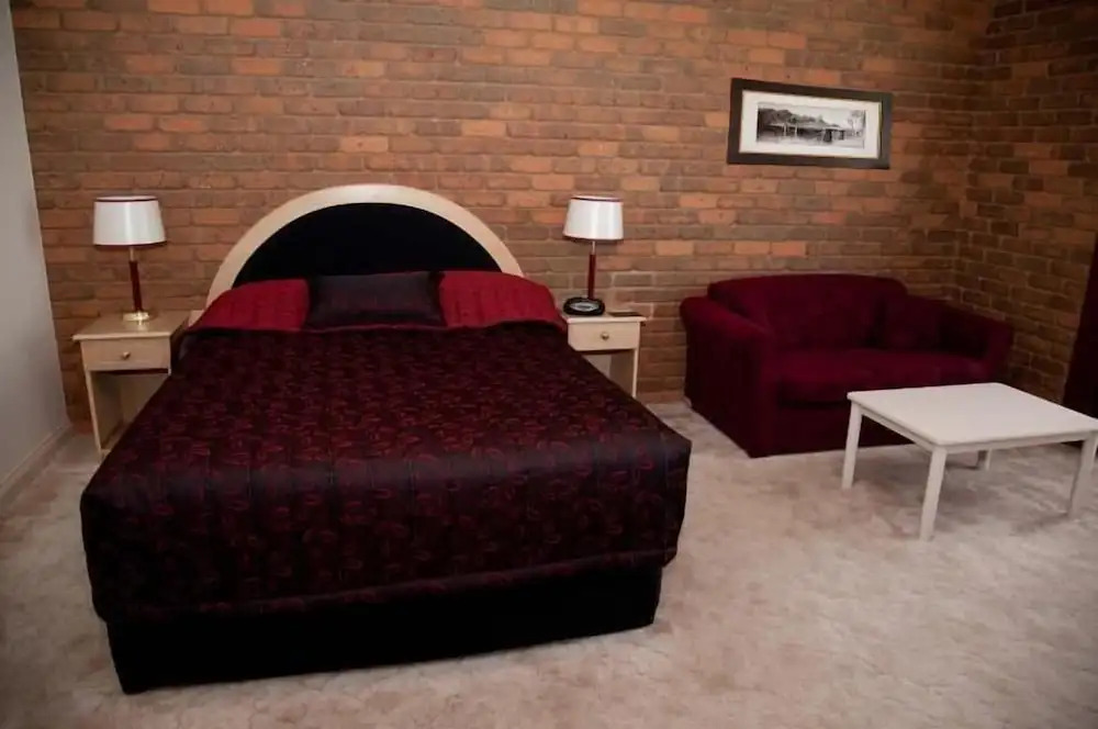 Charles sturt motor inn