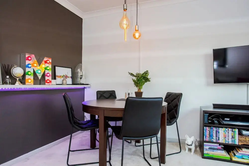Quirky Urban Flat with Impressive Panoramic Views