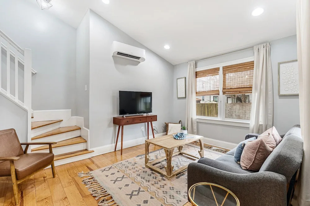 Spacious Apartment Downtown